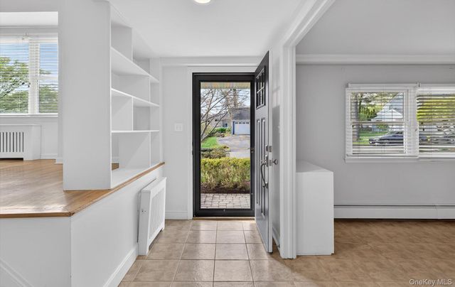 9 Eldridge Place, Glen Cove, NY 11542