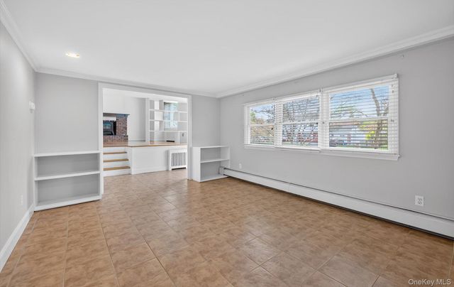 9 Eldridge Place, Glen Cove, NY 11542