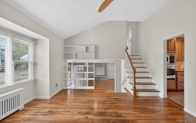 9 Eldridge Place, Glen Cove, NY 11542