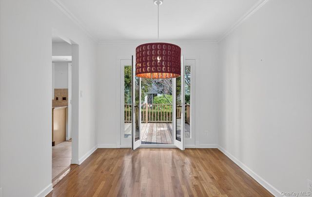 9 Eldridge Place, Glen Cove, NY 11542