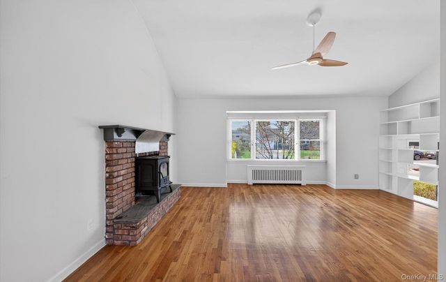 9 Eldridge Place, Glen Cove, NY 11542