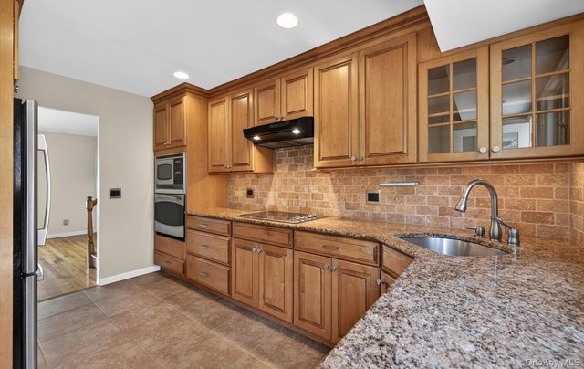 9 Eldridge Place, Glen Cove, NY 11542