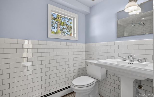 9 Eldridge Place, Glen Cove, NY 11542