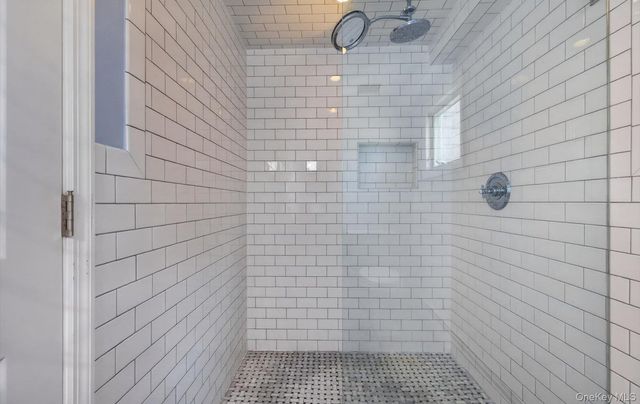 9 Eldridge Place, Glen Cove, NY 11542