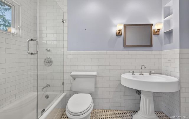 9 Eldridge Place, Glen Cove, NY 11542