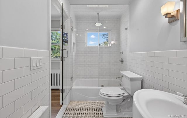 9 Eldridge Place, Glen Cove, NY 11542