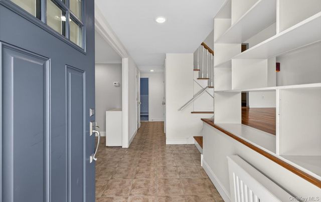 9 Eldridge Place, Glen Cove, NY 11542