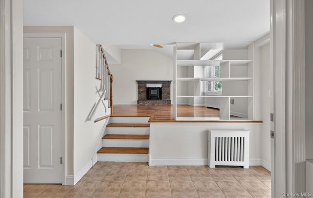 9 Eldridge Place, Glen Cove, NY 11542