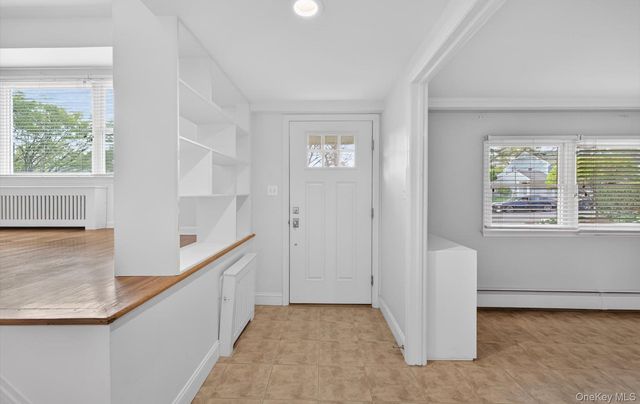 9 Eldridge Place, Glen Cove, NY 11542