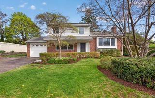 9 Eldridge Place, Glen Cove, NY 11542