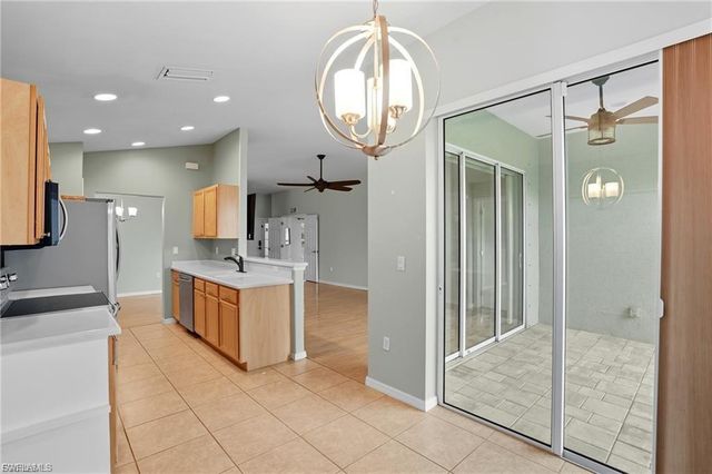 2427 Woodbourne PL, Cape Coral, FL 33991