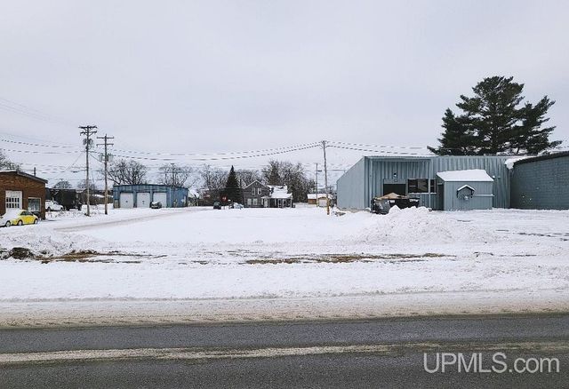 817 River Avenue, Iron Mountain, MI 49801