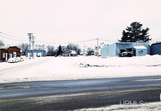 817 River Avenue, Iron Mountain, MI 49801