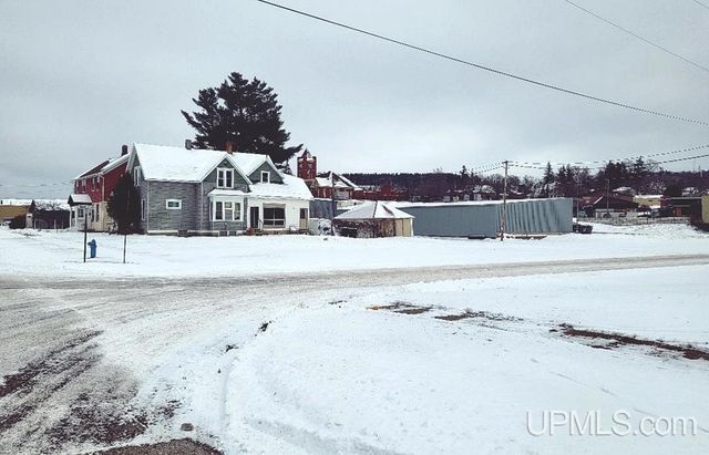817 River Avenue, Iron Mountain, MI 49801
