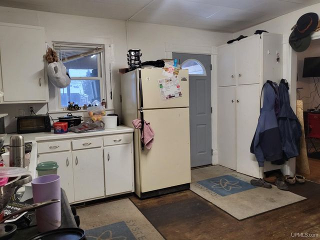 817 River Avenue, Iron Mountain, MI 49801