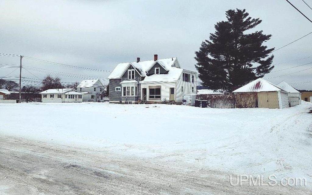 817 River Avenue, Iron Mountain, MI 49801