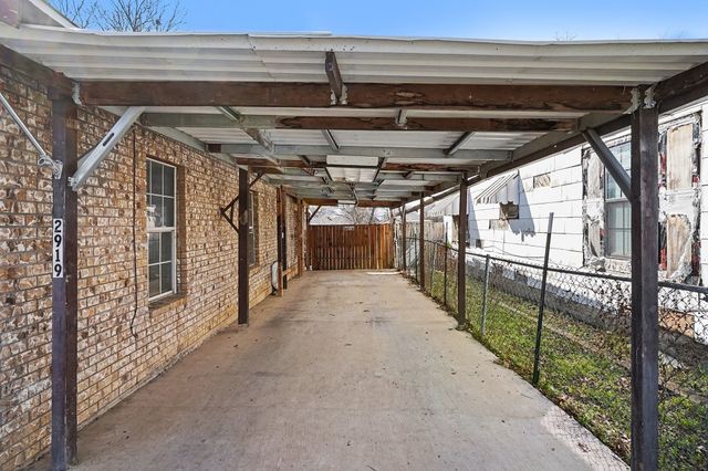 2919 NW 23rd Street, Fort Worth, TX 76106