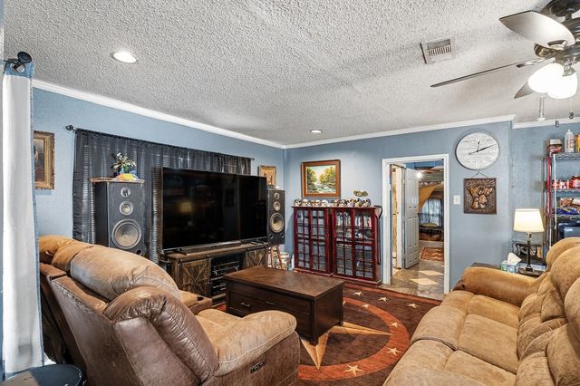 2919 NW 23rd Street, Fort Worth, TX 76106