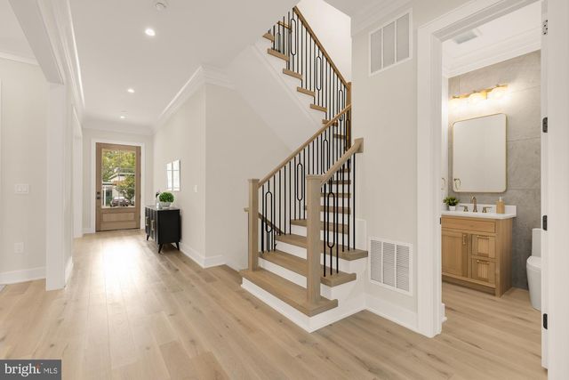 9512 FOREST RD, Bethesda, MD 20814