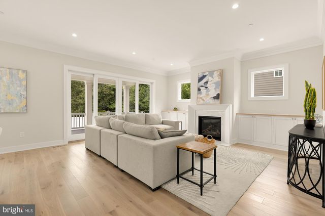 9512 FOREST RD, Bethesda, MD 20814