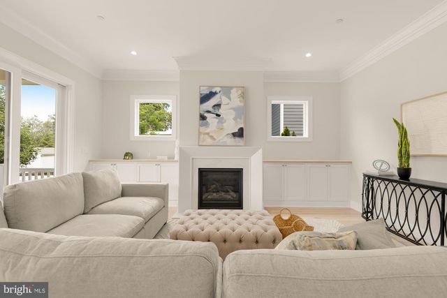 9512 FOREST RD, Bethesda, MD 20814