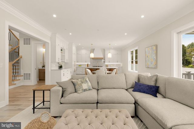 9512 FOREST RD, Bethesda, MD 20814