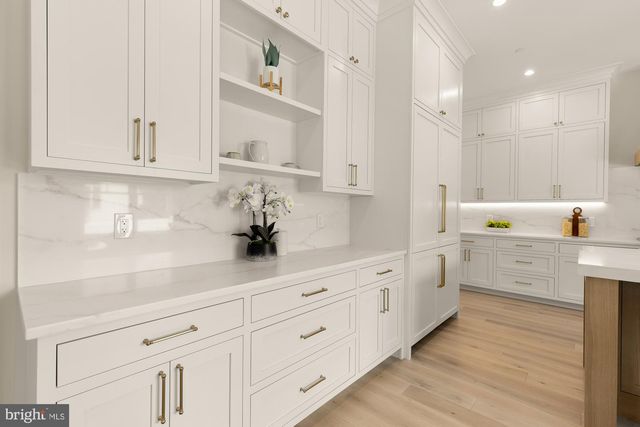 9512 FOREST RD, Bethesda, MD 20814