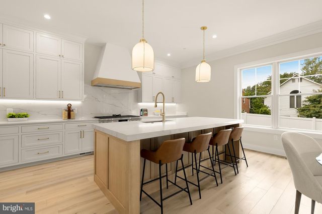9512 FOREST RD, Bethesda, MD 20814