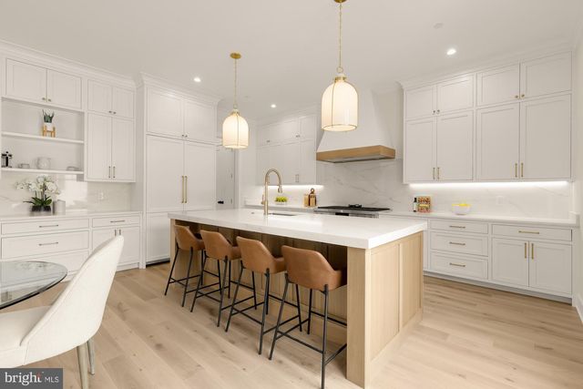 9512 FOREST RD, Bethesda, MD 20814