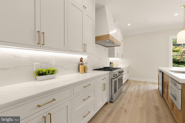 9512 FOREST RD, Bethesda, MD 20814