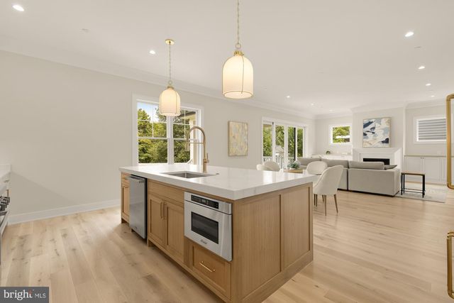 9512 FOREST RD, Bethesda, MD 20814