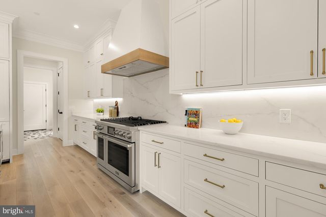 9512 FOREST RD, Bethesda, MD 20814