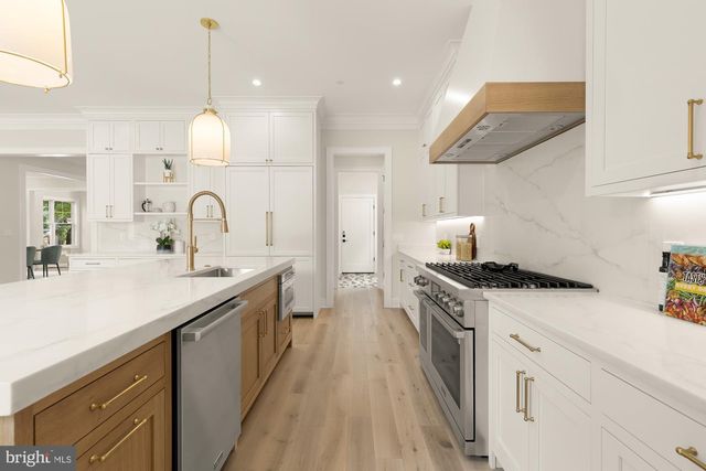 9512 FOREST RD, Bethesda, MD 20814