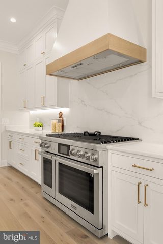 9512 FOREST RD, Bethesda, MD 20814