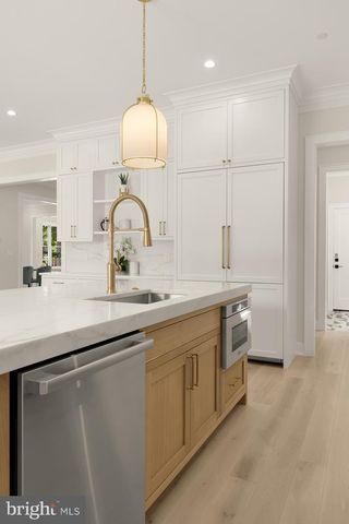 9512 FOREST RD, Bethesda, MD 20814