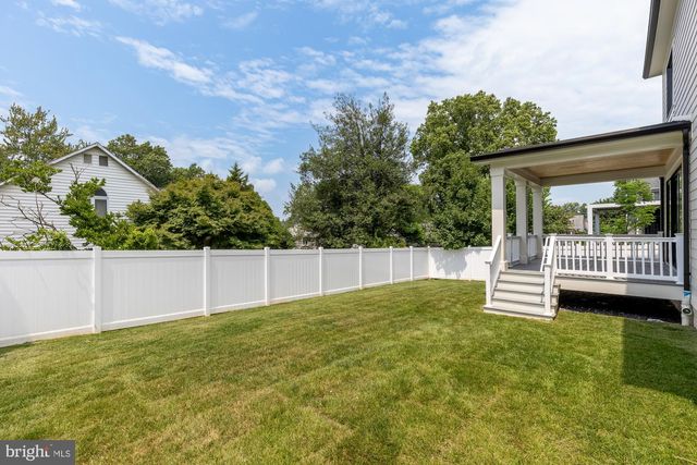 9512 FOREST RD, Bethesda, MD 20814