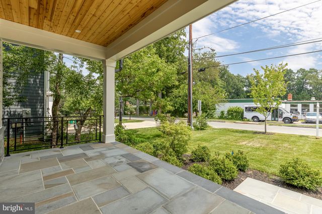 9512 FOREST RD, Bethesda, MD 20814