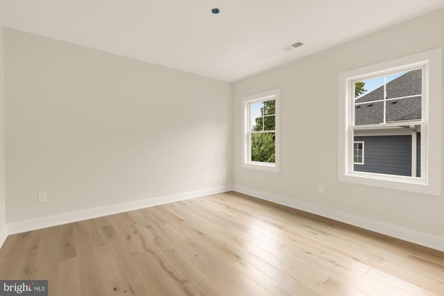 9512 FOREST RD, Bethesda, MD 20814