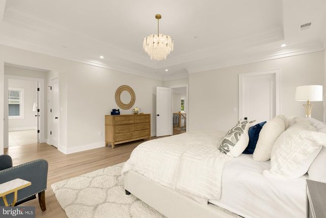 9512 FOREST RD, Bethesda, MD 20814