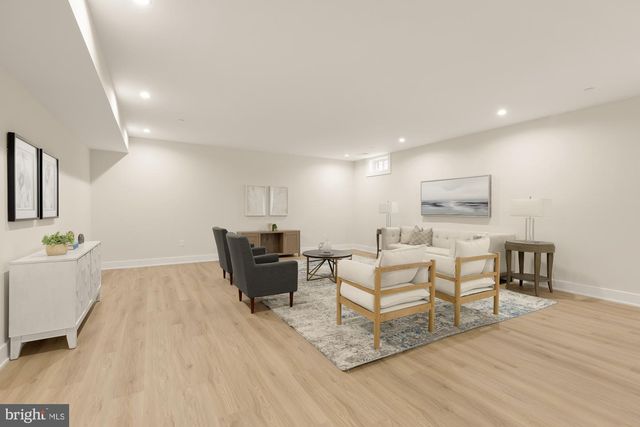 9512 FOREST RD, Bethesda, MD 20814