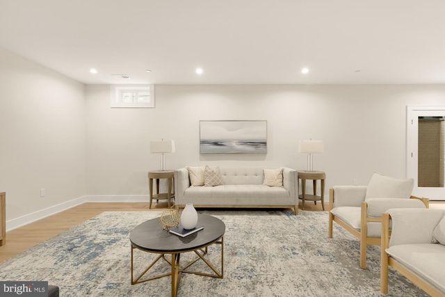 9512 FOREST RD, Bethesda, MD 20814
