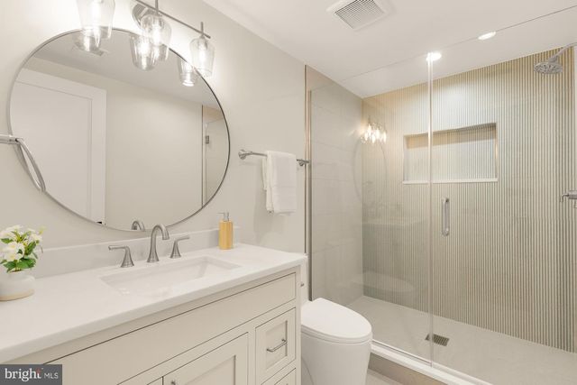 9512 FOREST RD, Bethesda, MD 20814