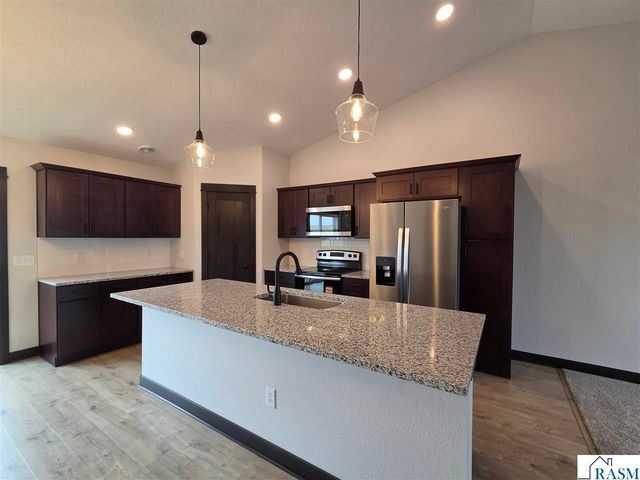 321 Falcon Run, Eagle Lake, MN 56024