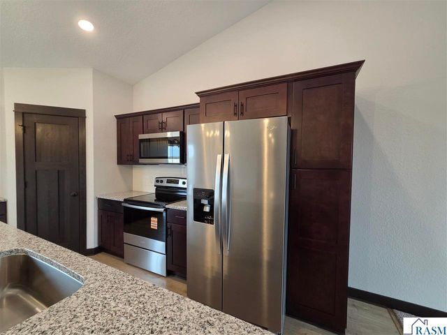 321 Falcon Run, Eagle Lake, MN 56024