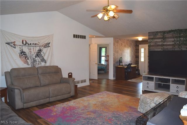 4777 Waterloo Road, Atwater, OH 44201