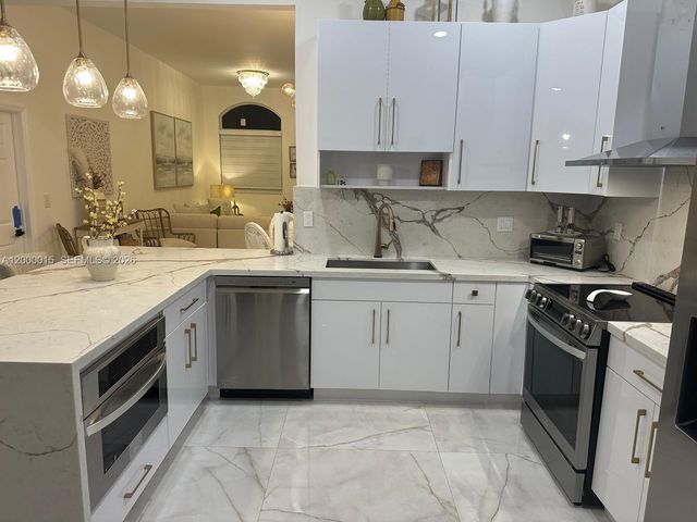 15359 SW 43rd Ln, Miami, FL 33185