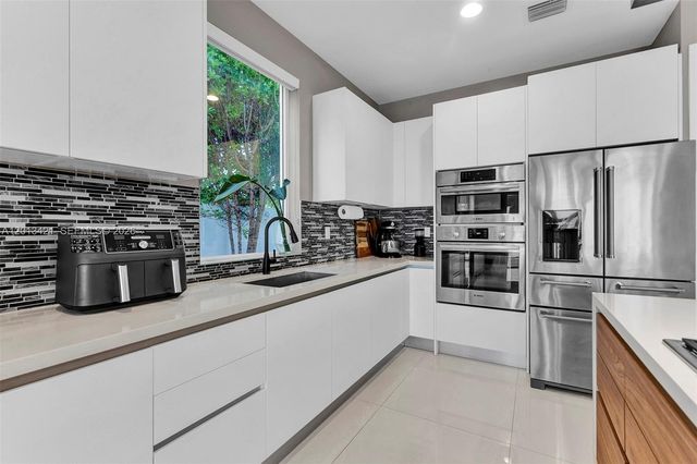 7535 NW 98th Ave 7535, Doral, FL 33178