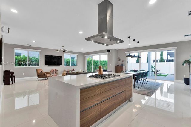 7535 NW 98th Ave 7535, Doral, FL 33178