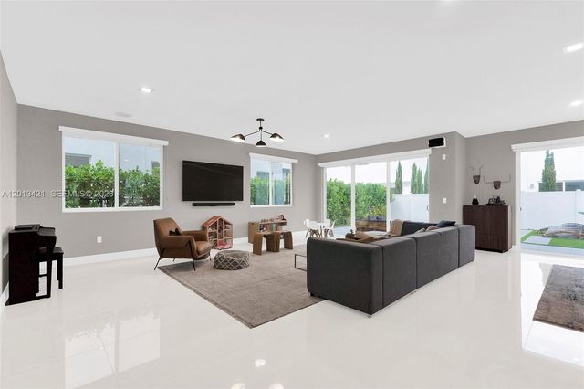7535 NW 98th Ave 7535, Doral, FL 33178