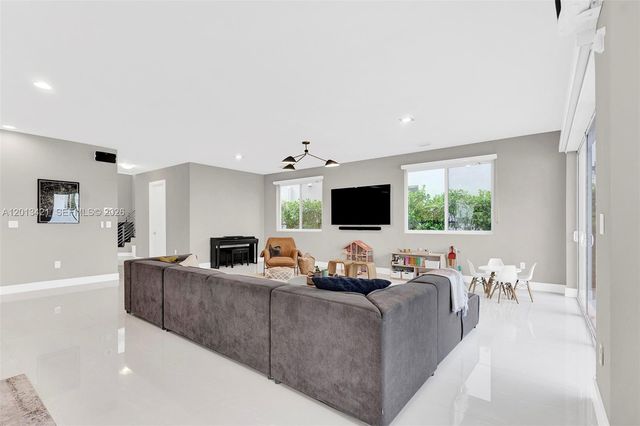 7535 NW 98th Ave 7535, Doral, FL 33178